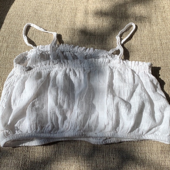 Cute puffy crop top. - Picture 2 of 3